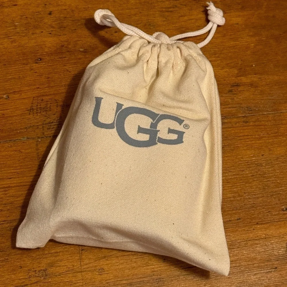 🔥BRAND NEW‼️ UGG 2 PIECE CLEANER KIT/SET Brand New In Bottle - Picture 2 of 6